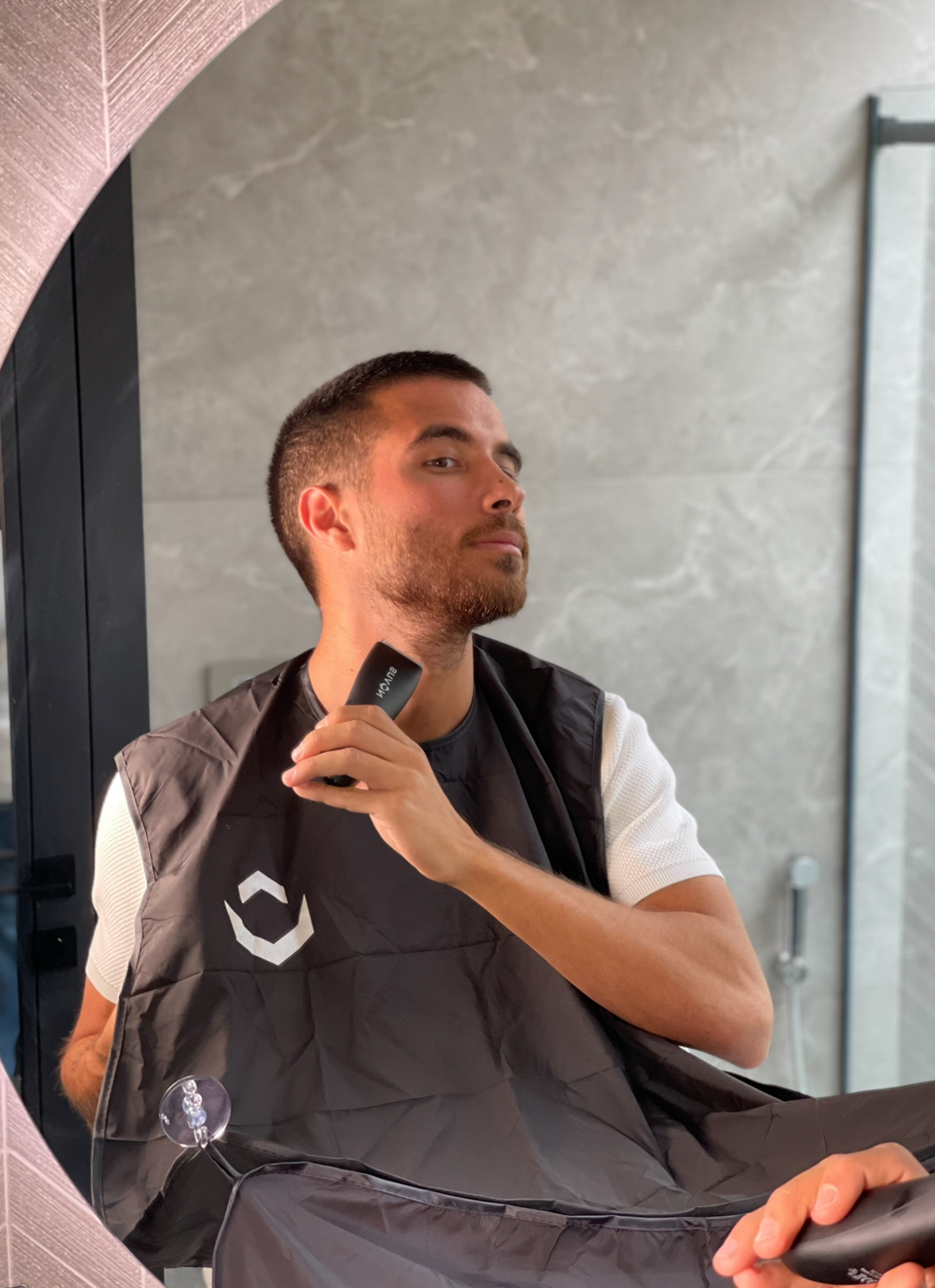 Novus beard bib - Beard trimming - No-mess beard bib - Lebanon